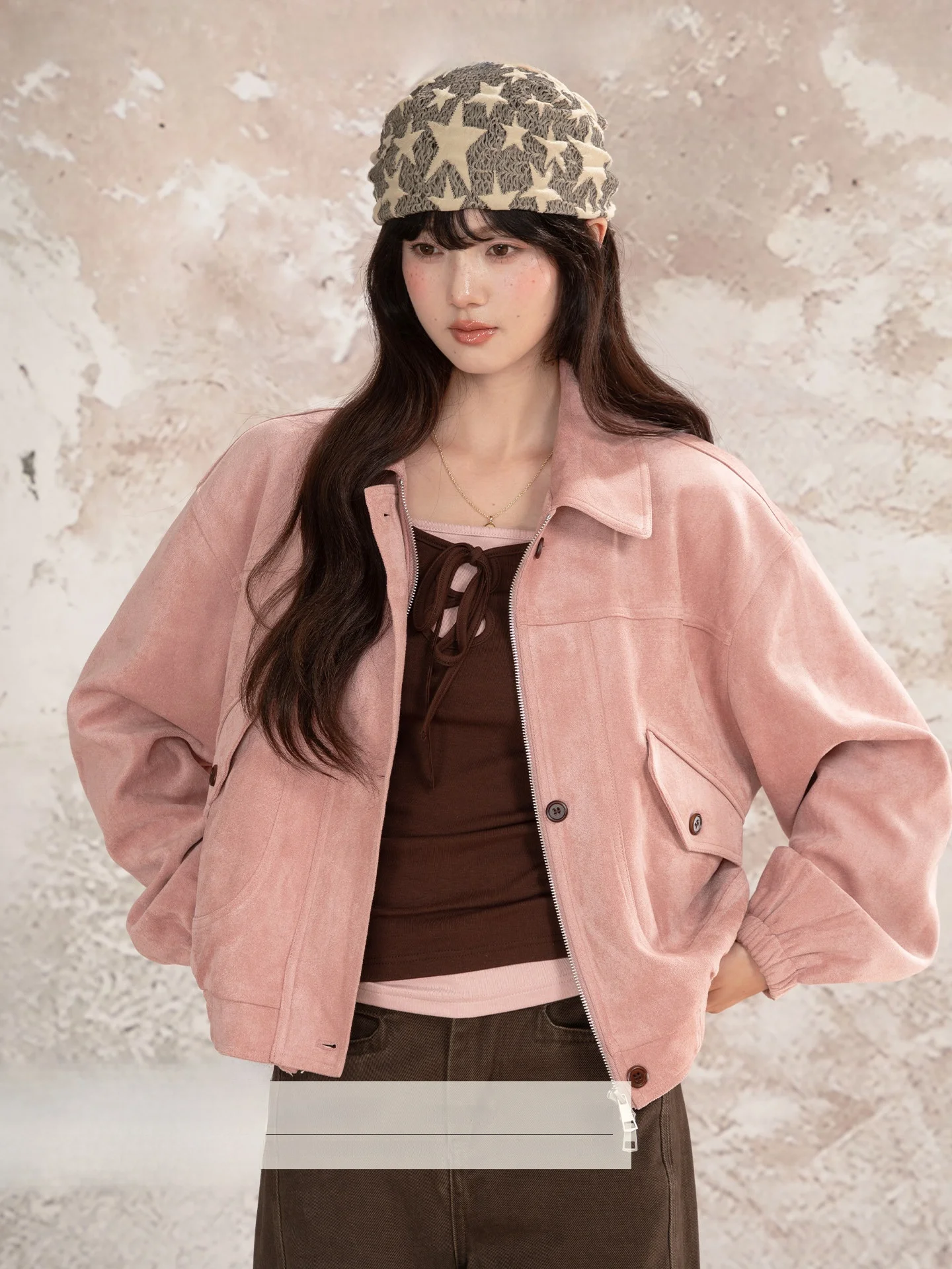 

Новинка! Женская модная куртка Loveheynew из розовой замши, свободного кроя, в бейсбольном стиле, с отложным воротником, осенняя коллекция.