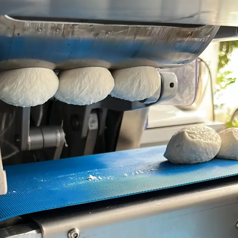 Continuous-Operation Dough Dividing Rounding Machine for Bakeries Leisure Food Factories for Toast Biscuits Flour Corn Fruit