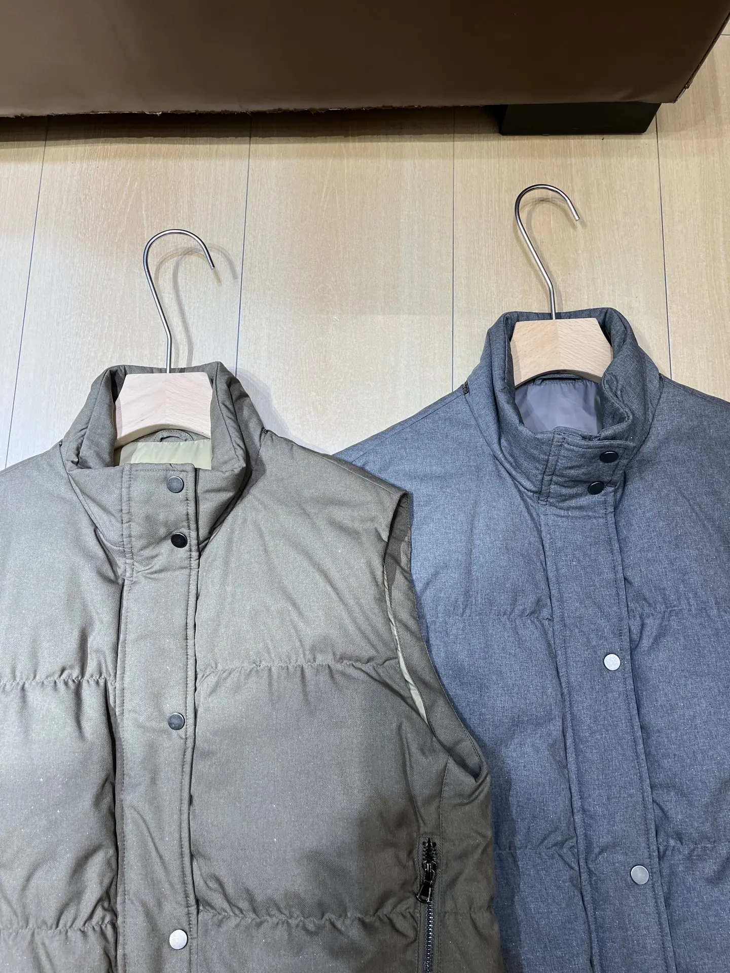Autumn/Winter New High-Quality 2026 New Goose Down Vest For Women Sizes: S, M, L