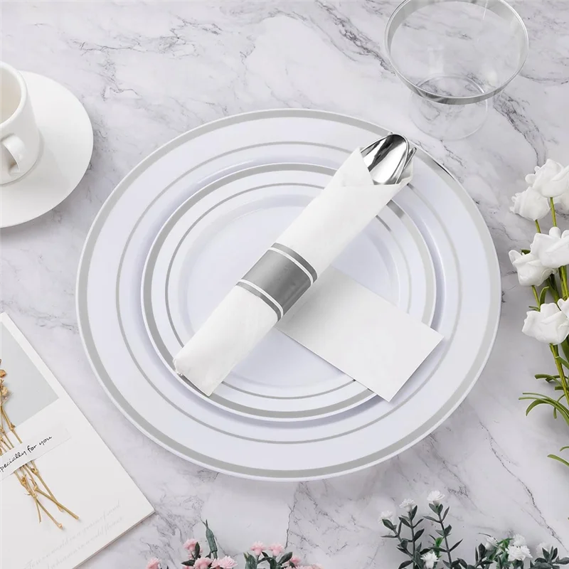 プレロールシルバープラスチック銀食器セット、パーティー、誕生日用のプレロールナプキン付きシルバーカトラリーセット