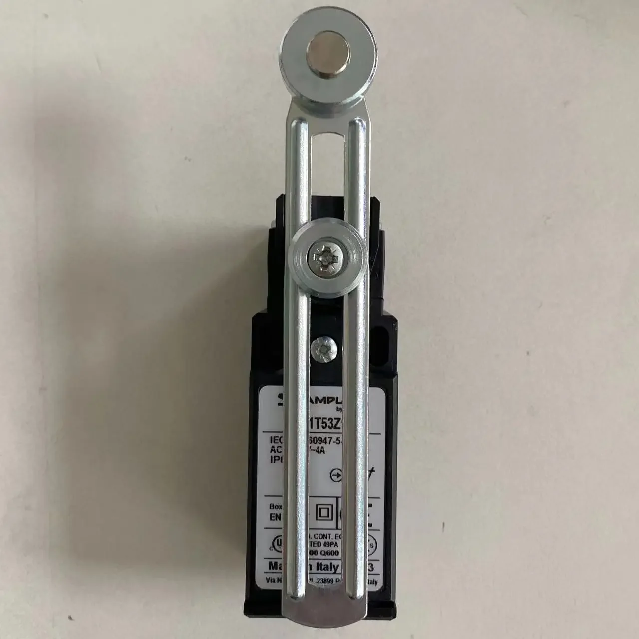 

New original COMEPI limit switch AP1T53Z11