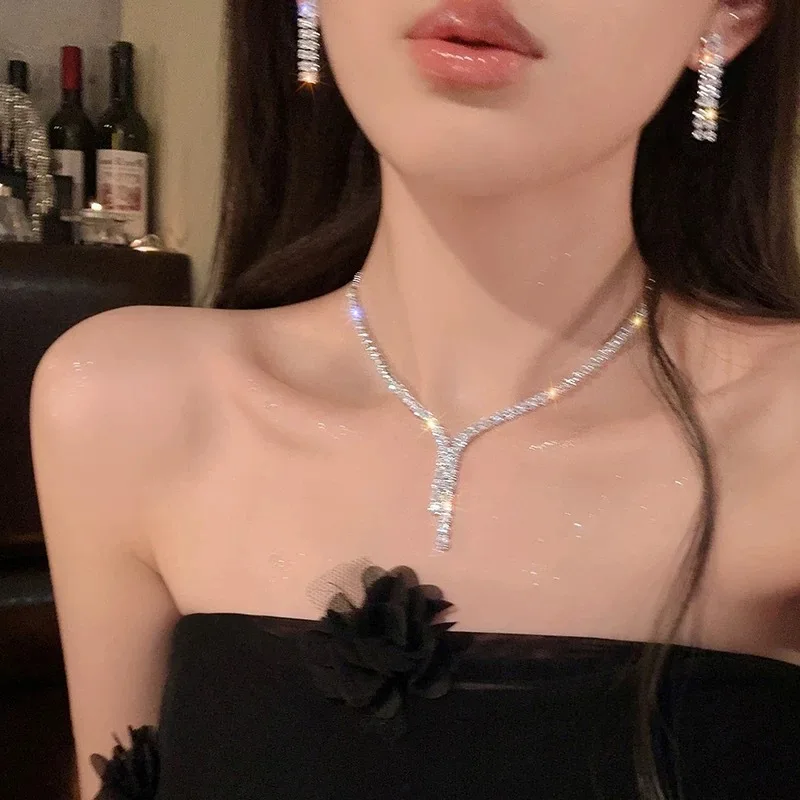 

High end shiny zircon earring necklace set, light luxury niche design, collarbone chain, holiday gift