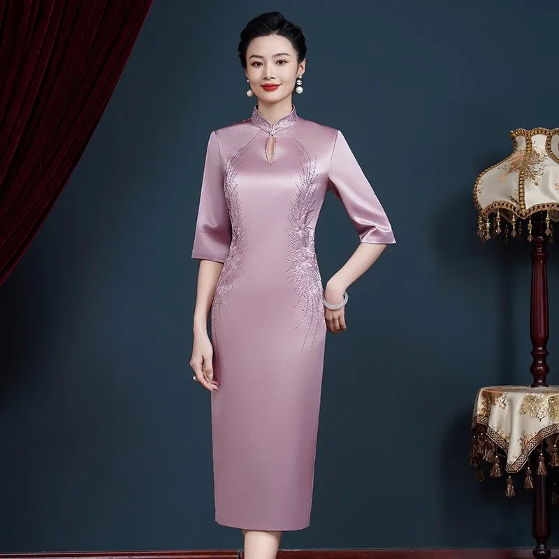 ชุดราตรีสปริงใหม่สุดหรูสำหรับแม่เจ้าบ่าวในงานแต่งงาน