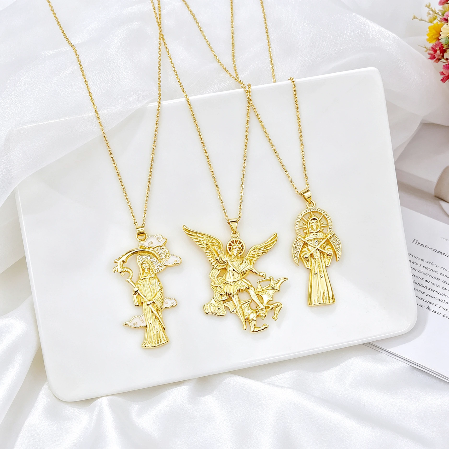 1 pièce Collier ras-de-cou en zircon avec médaille religieuse, amulette de protection, représentant l'Archange Saint Michel, Santa Muerte, Jésus, pour Hommes et Femmes