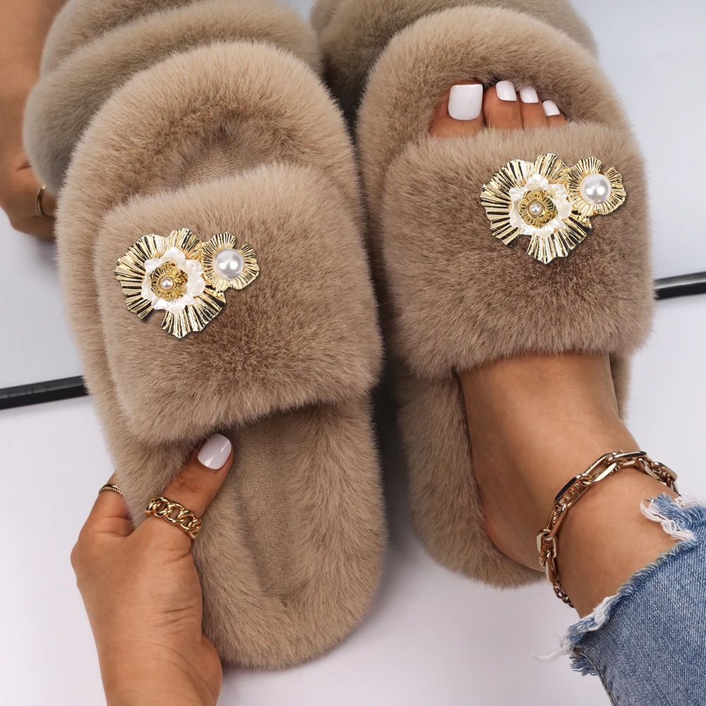 Slippers Women Fluffy Slides Golden Flower Decor Luxury Designer Sandals Ladies Faux Fur Flip Flops Flat Slippers Furry Shoes