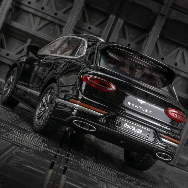 1:24 coleção de ornamentos de modelo de carro de luxo em liga Bentley, portas e capô do motor, porta-malas pode ser aberto para brinquedos infantis