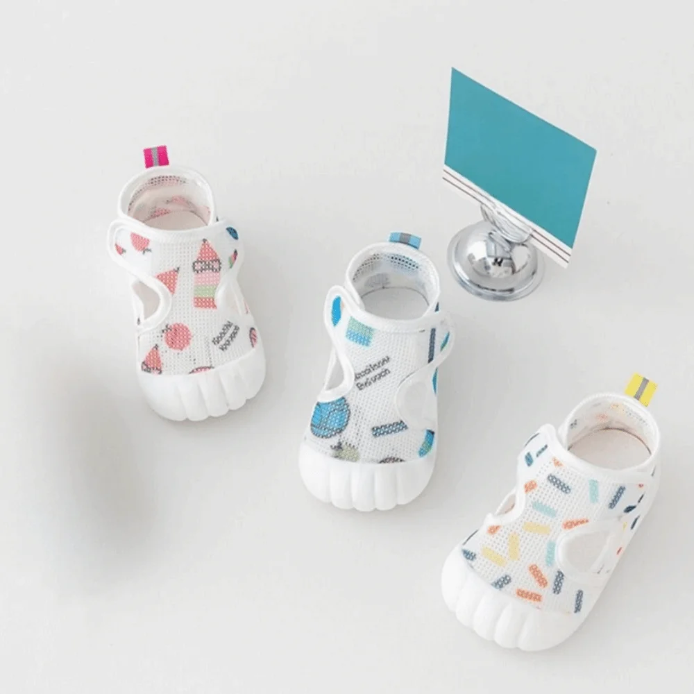 ウォーキングシューズ 通気性のあるベビーサンダル エアメッシュ 快適なファーストウォーカー ソフトソール 柔軟な滑り止めシューズ ユニセックス