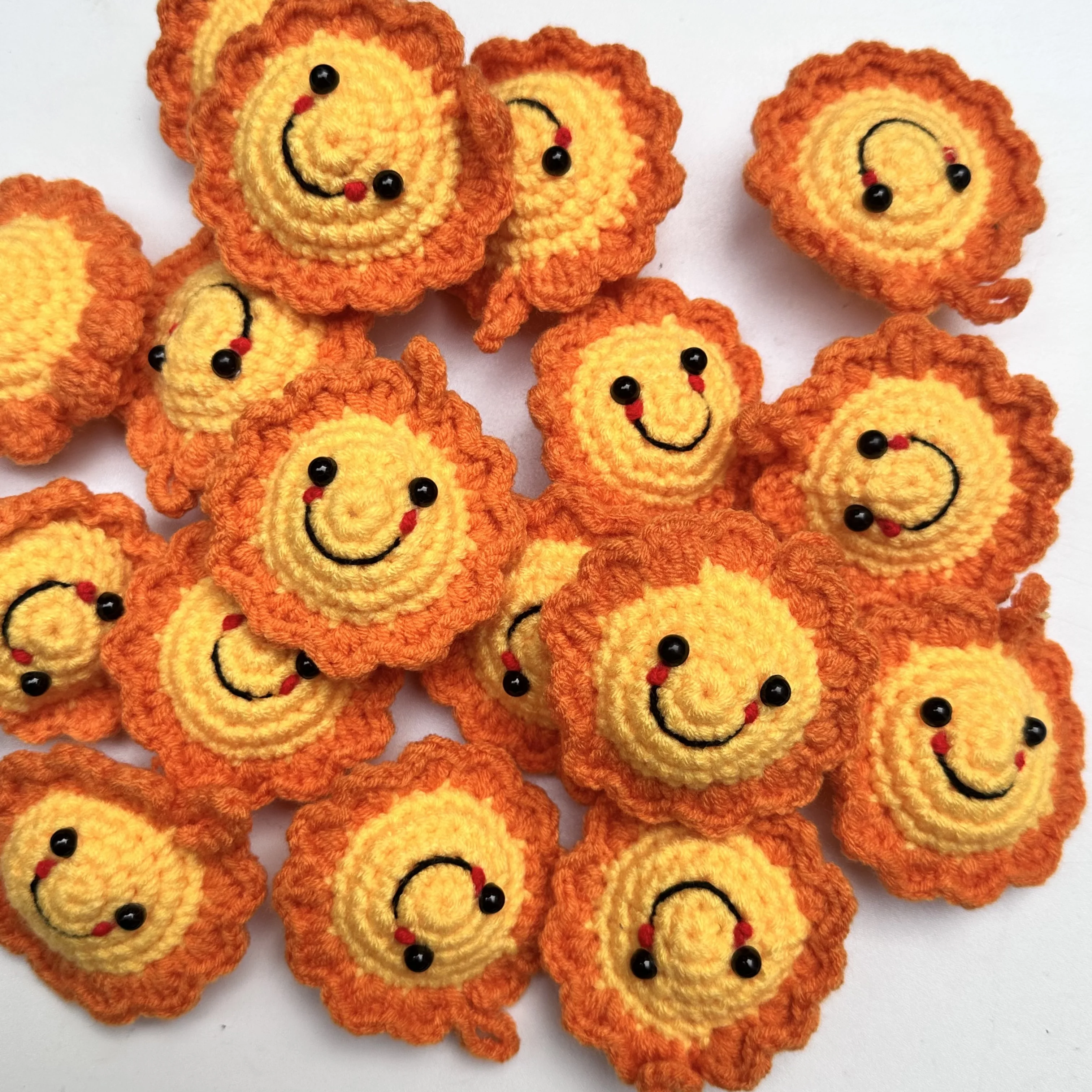 Handmade Cute Knitting Smile Sunflower Funny Cartoon Knitted Keychain For Car Keys Creative Handmaking Knit Weaved Sun Keyring