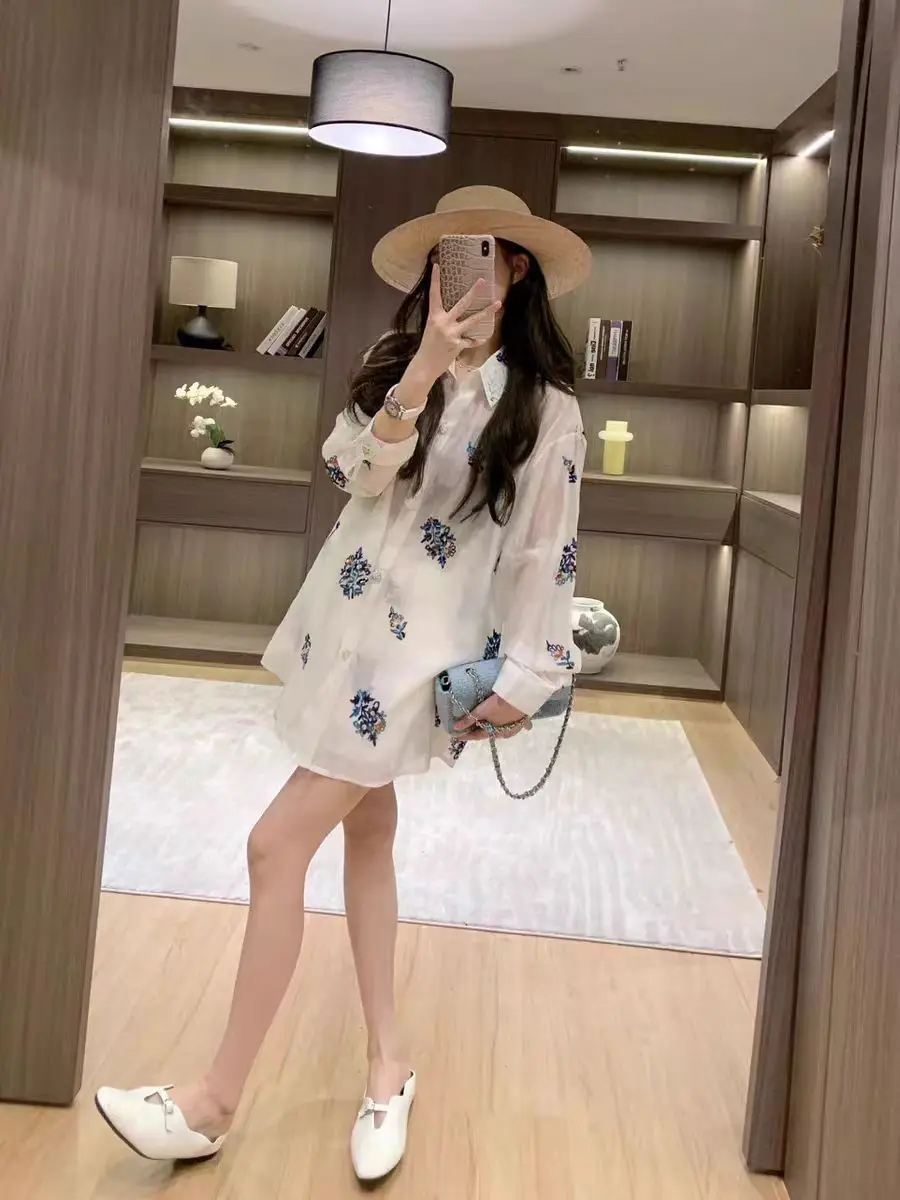 الجديد في كامل الجسم التطريز الزهور رقيقة واقية من الشمس قمصان البلوزات للنساء 2025 الصيف الاتجاه انظر على الرغم من القمم