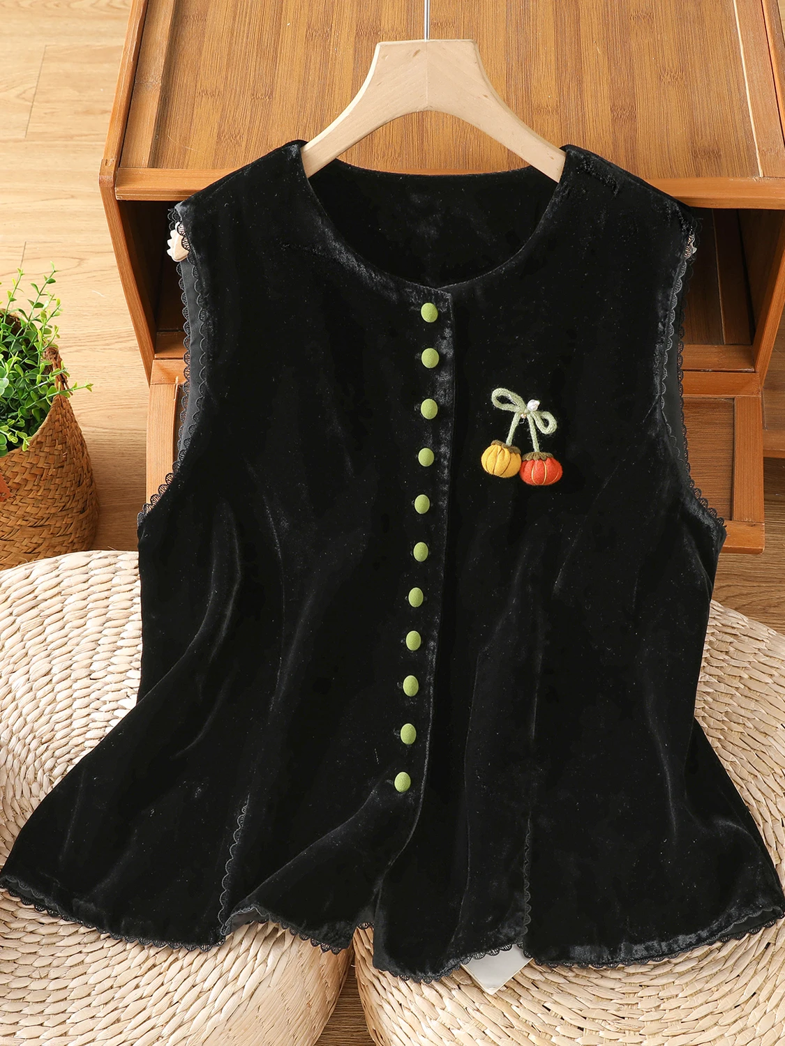 

Early Autumn Fashion round Neck Single Button Sleeveless Top Lace Trim Gold Velvet Vest Women's Casual Style Skin-friendly Br...