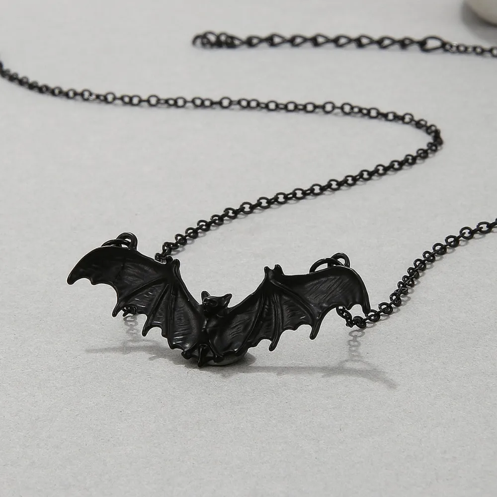 Punk Style Personality Black Bat Wing Pendant Necklace for Men Women Personality Halloween Exaggerated Hip Hop Collar Jewelry