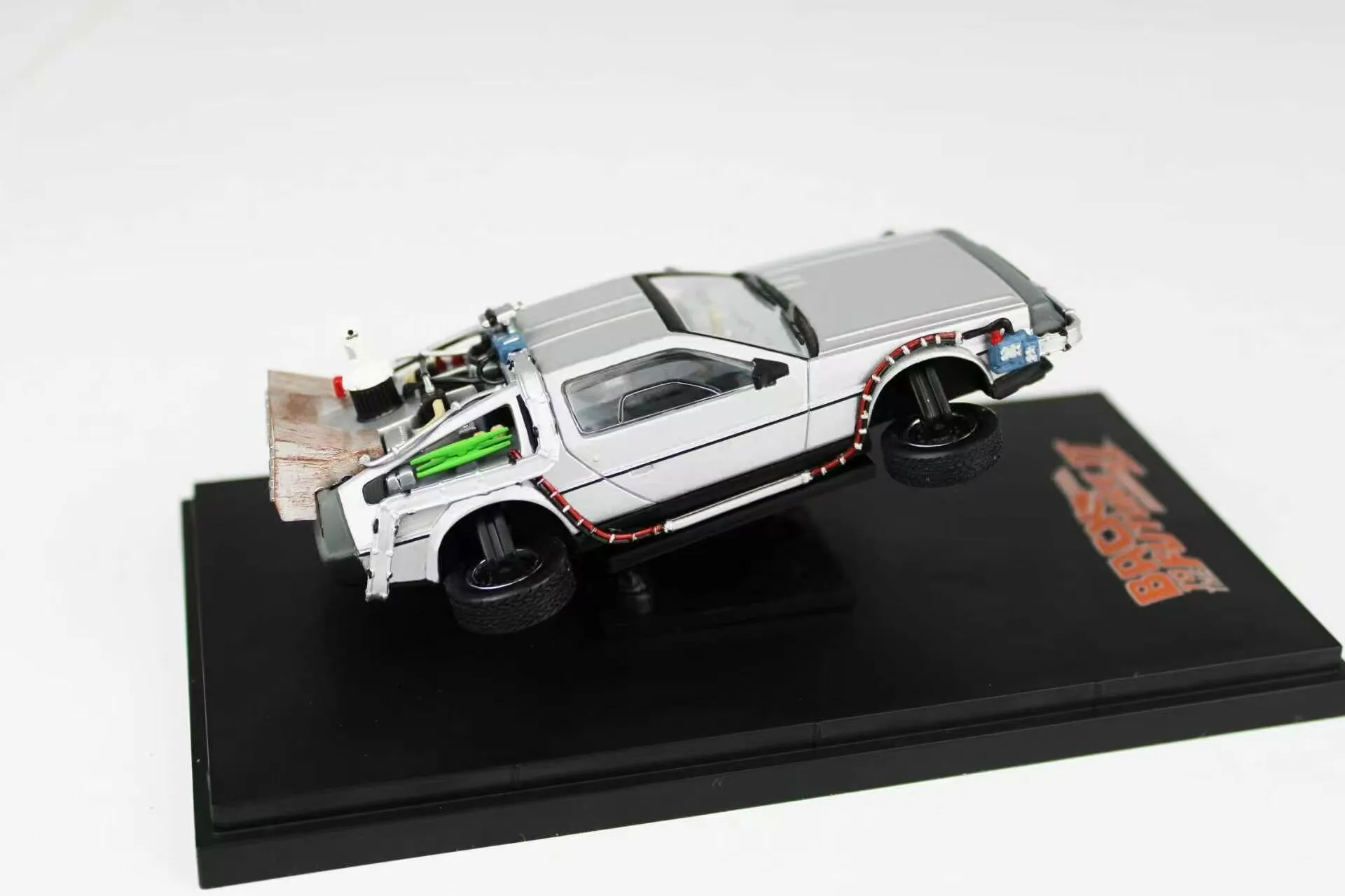 Pre-sale Zincit Model Classic 1:43 Back To The Future Part 2 Flying Version Time Machine Alloy Diecast Model Car Collectible