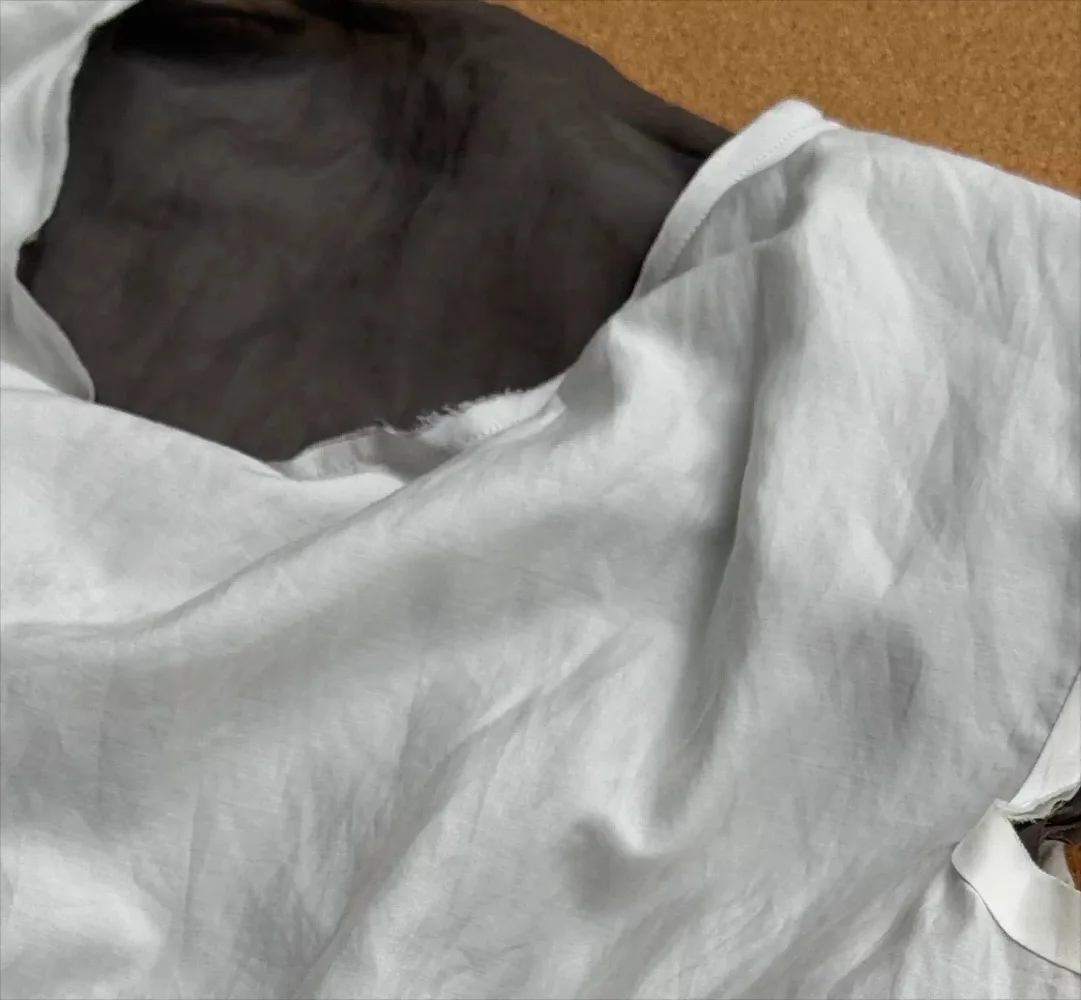 Zomergeverfde dubbellaagse katoenen top