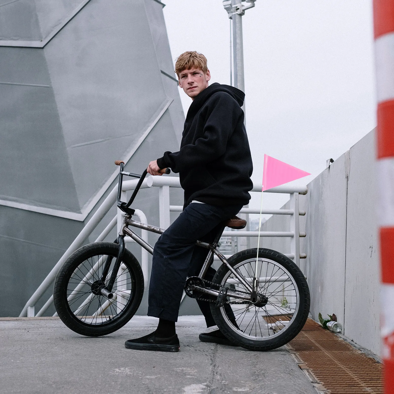 

Регулируемый светоотражающий флагшток 190 см, розовые сигнальные флаги для пожилых людей, аксессуары для велосипедов, премиум-материал, прочные.