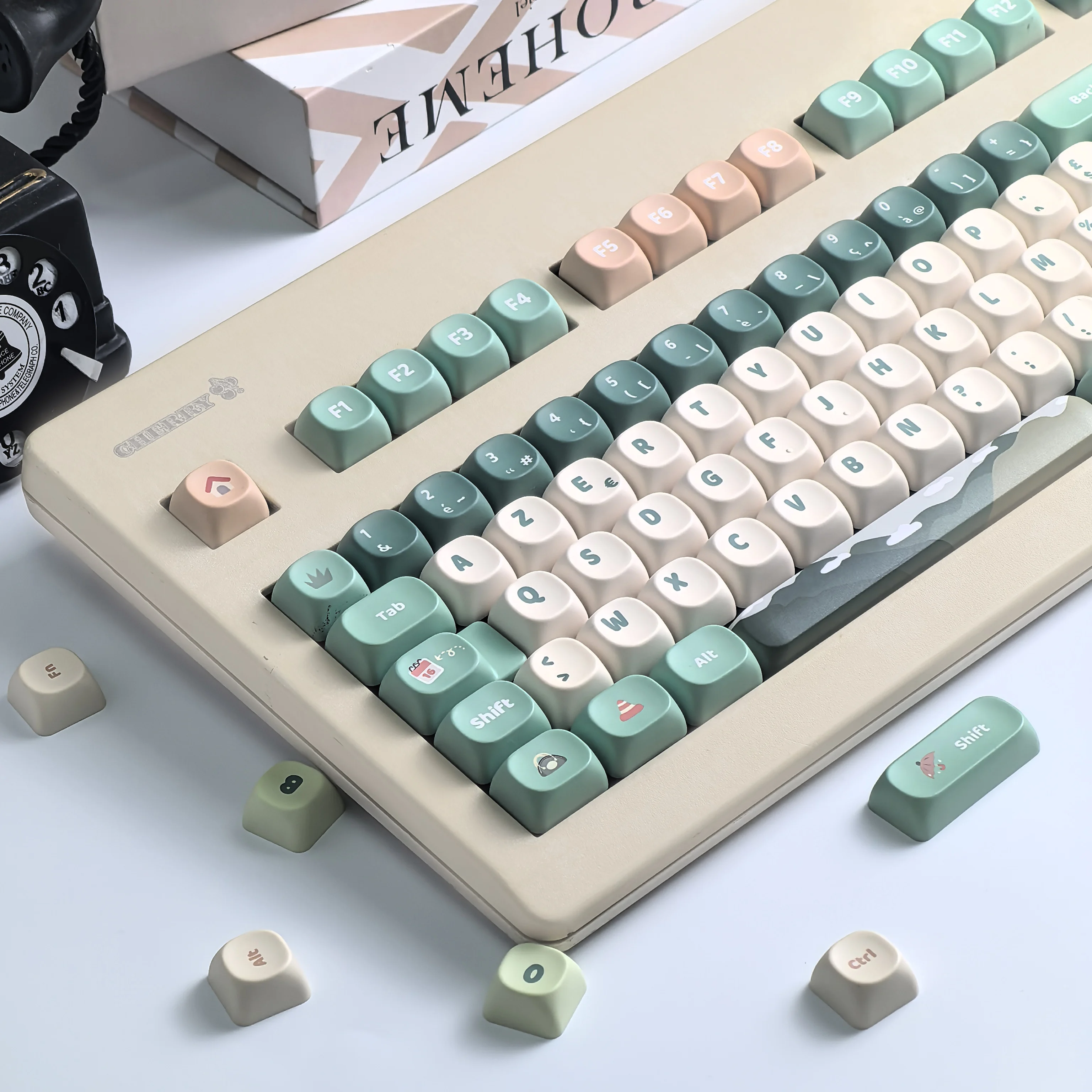 MAIMOOO Keycap AZERTY Iso French Layout Keyboard Keycaps Moa Pbt Customizable 133-Keys Yuan Xing Spring Green Cute Keycaps