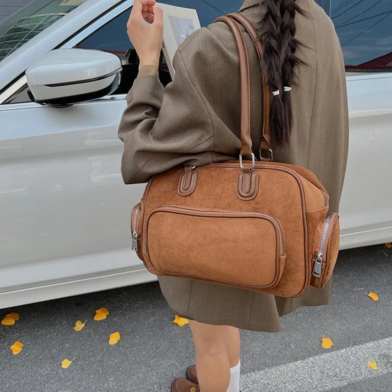 

Замшевая сумка-хобо 2025 года — большая вместительная сумка в стиле ретро, многосторонняя сумка через плечо/плечо, цвет Barnfit, коричневый/черный