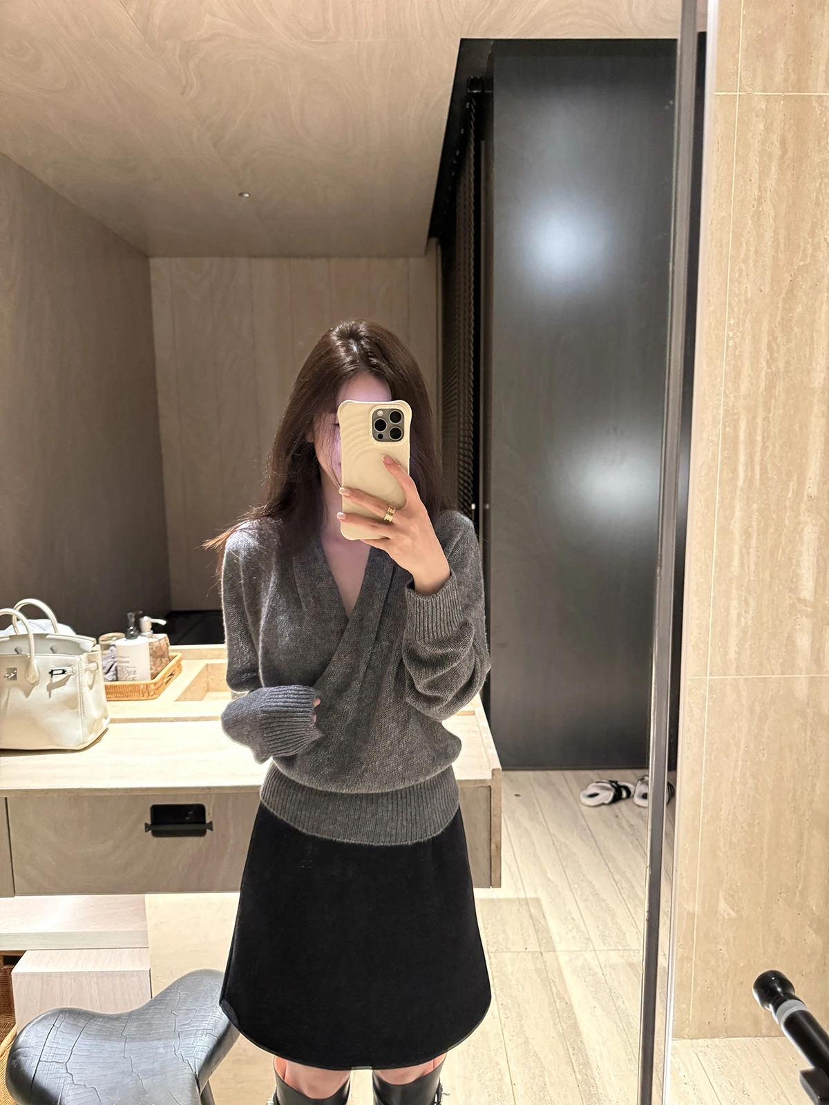 

MOMENTHOME Camere Wool V-Ne Long Sve Cross-Over Knit Sweater Loose Fit Simple Sle Women's Ci Walk Commute Sweater