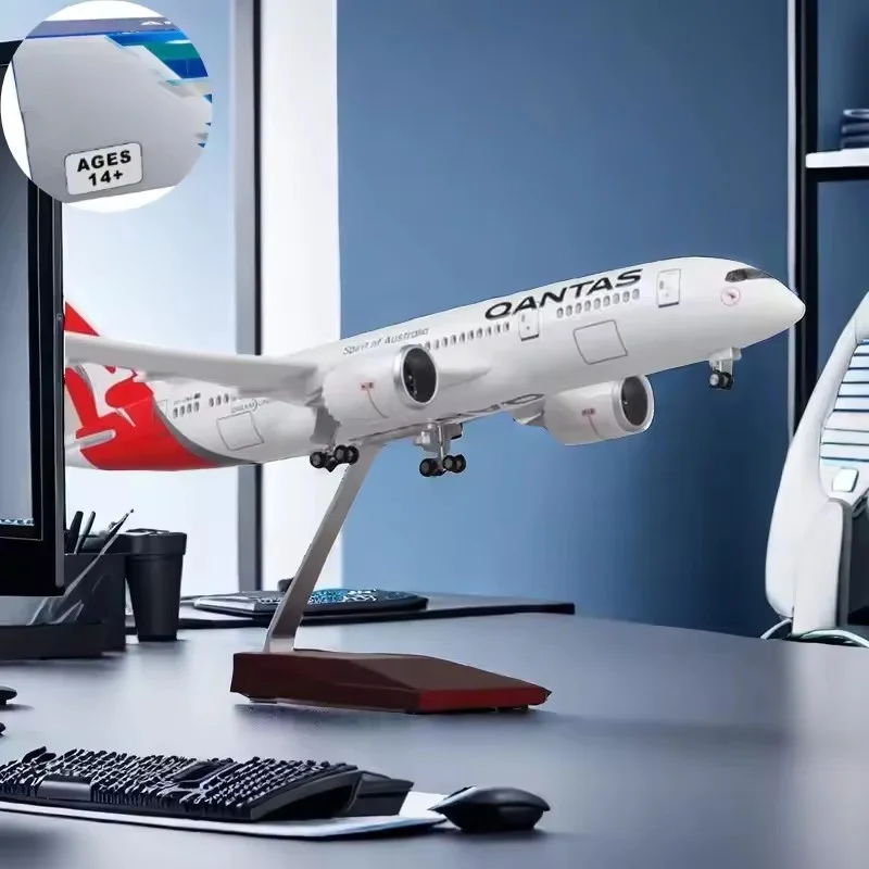 

New 1/150 Scale Airplane B747 QANTAS Airline Model LED Light With Wheel Landing Gear Diecast Plane Display Toys Collection