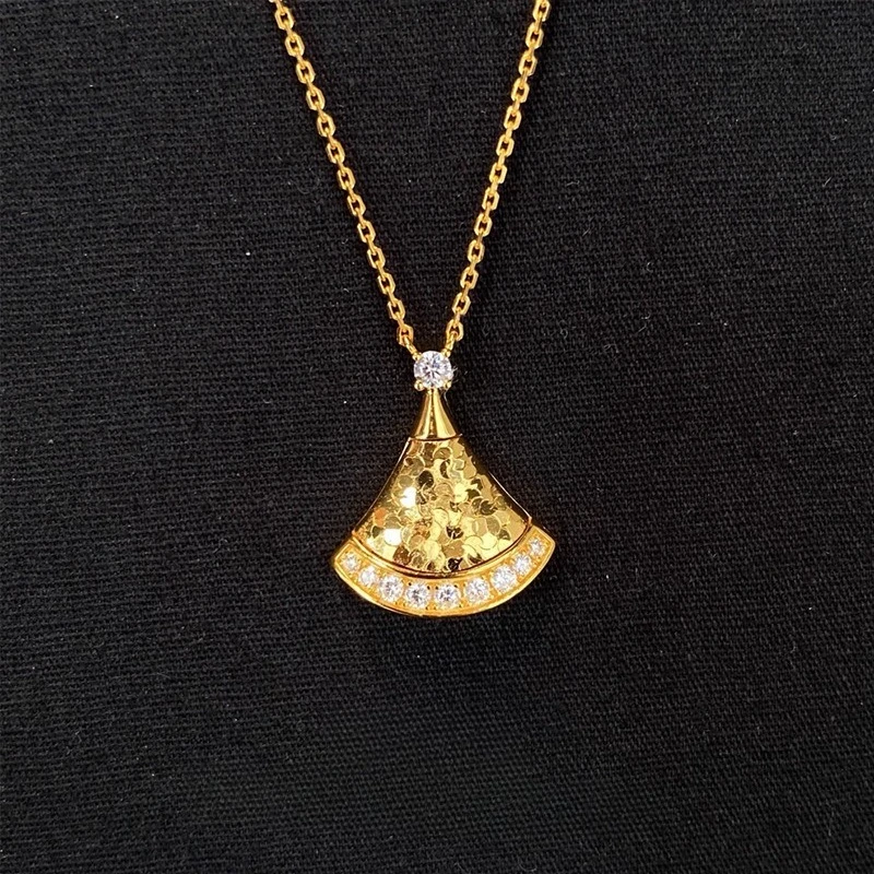 

Sparkling 18 K Gold Color Zircon Fan-shaped Pendant Necklace for Women Wedding Birthday Valentine's Day Chain Jewelry Gifts