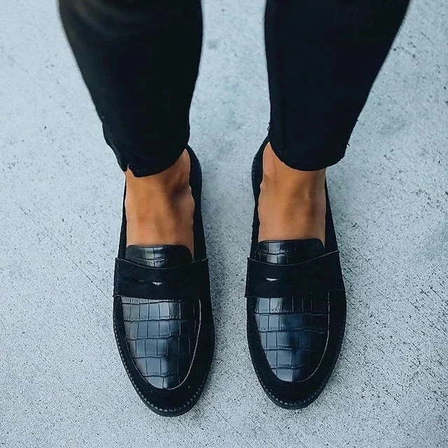

Comfortable Black Small Leather Shoes for Women, Size 35-43, Casual Bean Shoes
