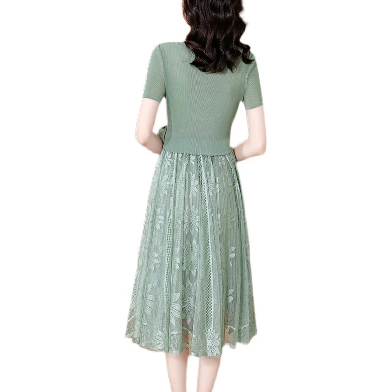 البدلة طوق اللباس المرأة الصيف تصميم جديد أناقة التطريز مطوي أعلى خياطة الأزياء شبكة ألف خط فساتين متوسطة الطول