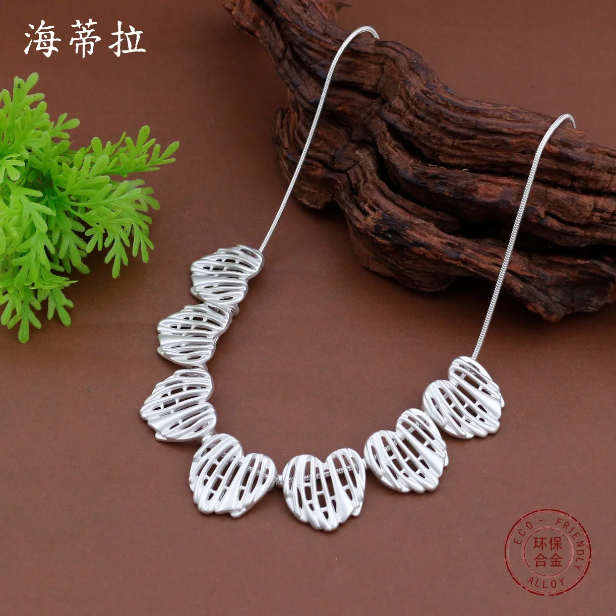 DIY accessories matte hollow love leaf necklace women's creative high-end heart-shaped versatile neck chain wholesale