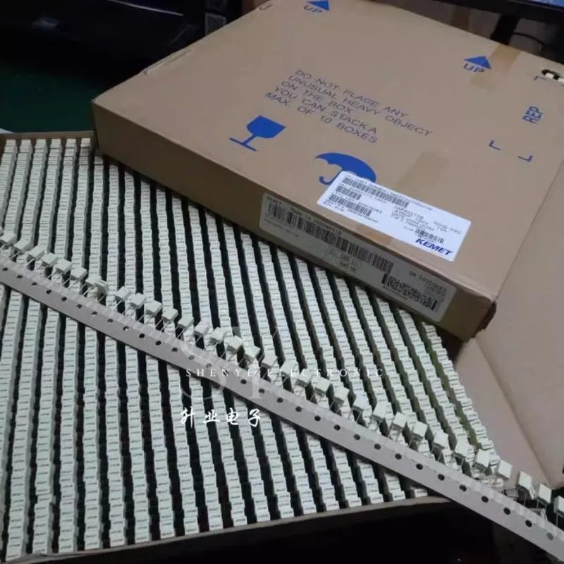 10 قطعة/20 قطعة AV R82 0.47 فائق التوهج/100 فولت 470nf u47 474 جديد النحاس دبوس مضفر فيلم السعة 5 مللي متر R82EC3470DQ70K