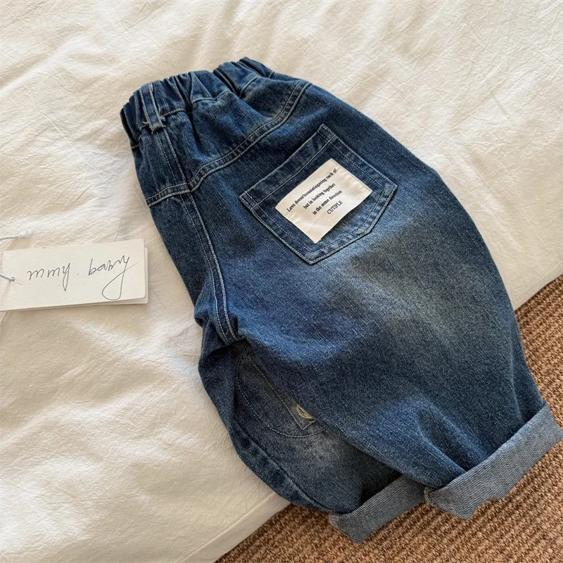 Pantaloni jeans per bambini Pantaloni primaverili e autunnali Pantaloni elasticizzati per ragazzi 2025 Pantaloni per piedi con stampa allentata per bambini nuovi 2-8T