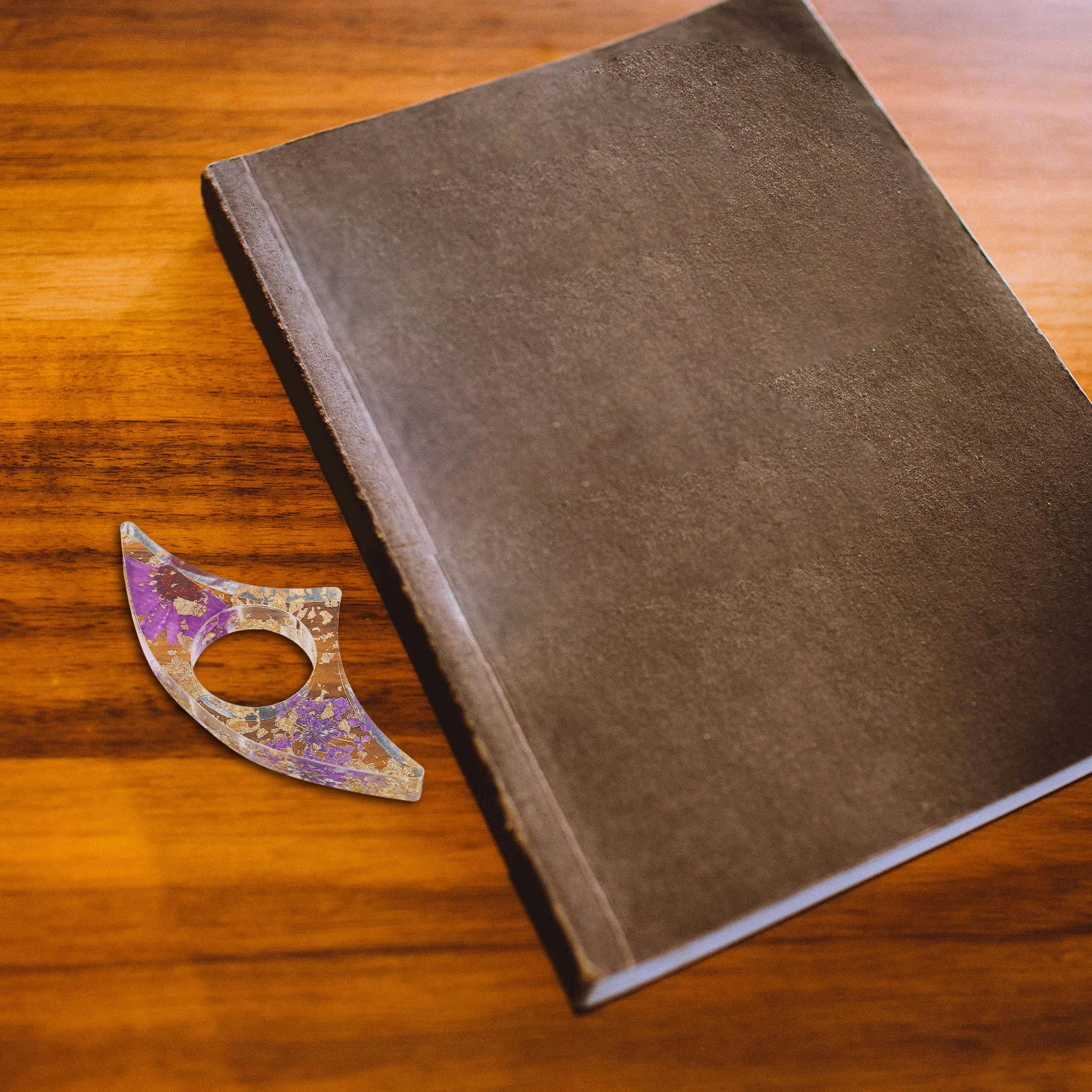 

3Pcs Resin Thumb Book Holder with Dried Flower Design Page Holder for Reading Book Accessories Creative Anchor Bookmark