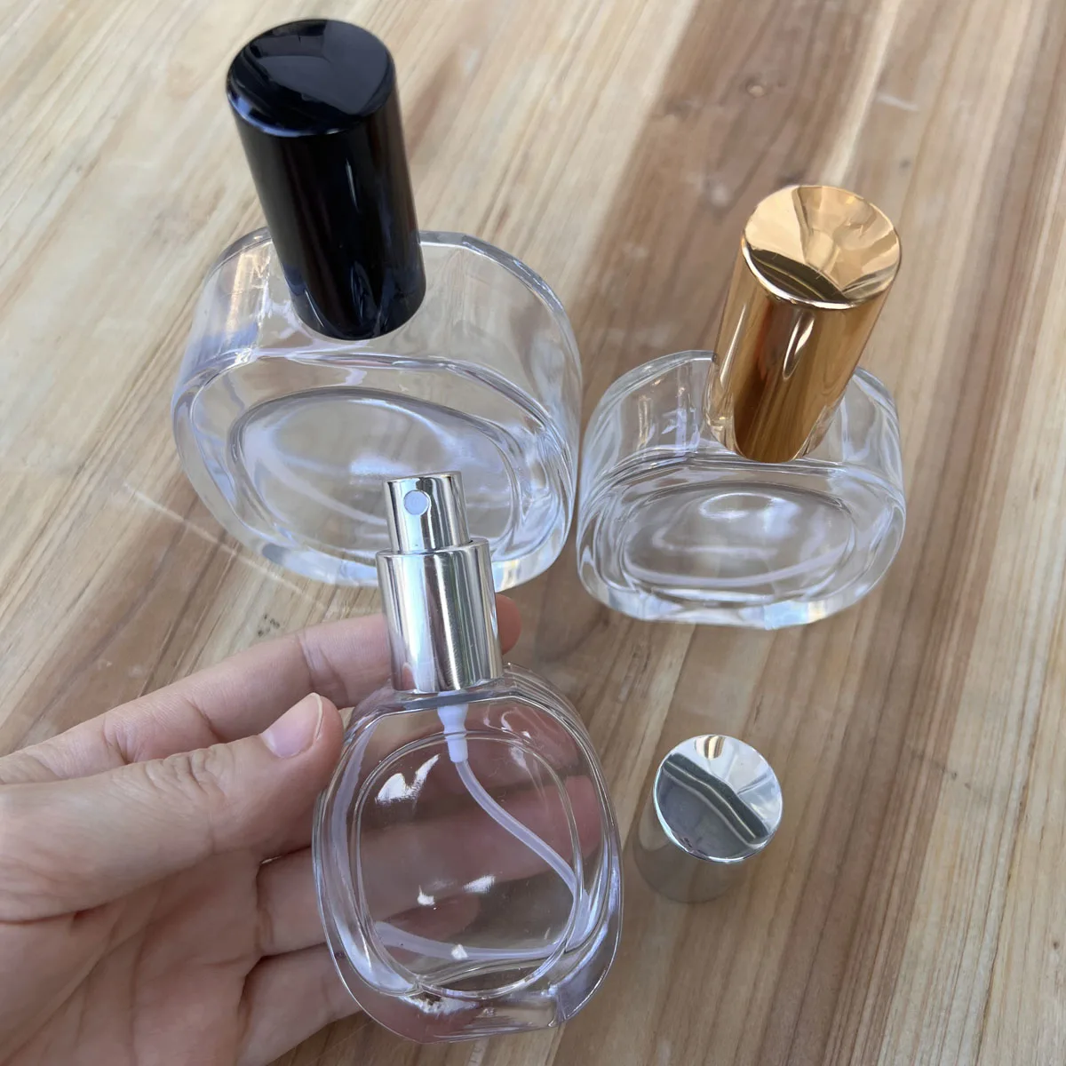 30ml 50ml 100ML Flat Round Glass Spray Bottle Transparent glass bottle Fine Mist Sprayer Gold / Silver / Black Atomizer