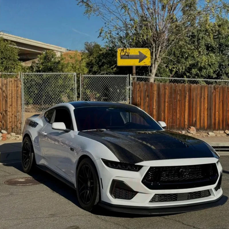 

Suitable for Ford Mustang Black Horse Modified Carbon Fiber Engine Hood Car 2024+