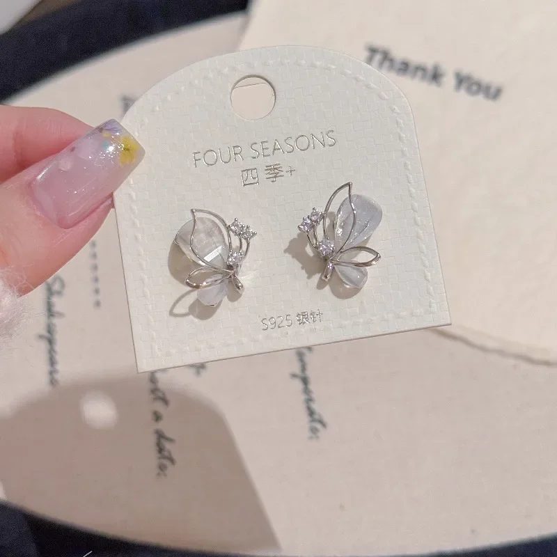 

Smart Butterfly Stud Earrings Light Luxury High-end Needle Niche Design Exquisite Temperament Fresh Versatile Stud Earrings