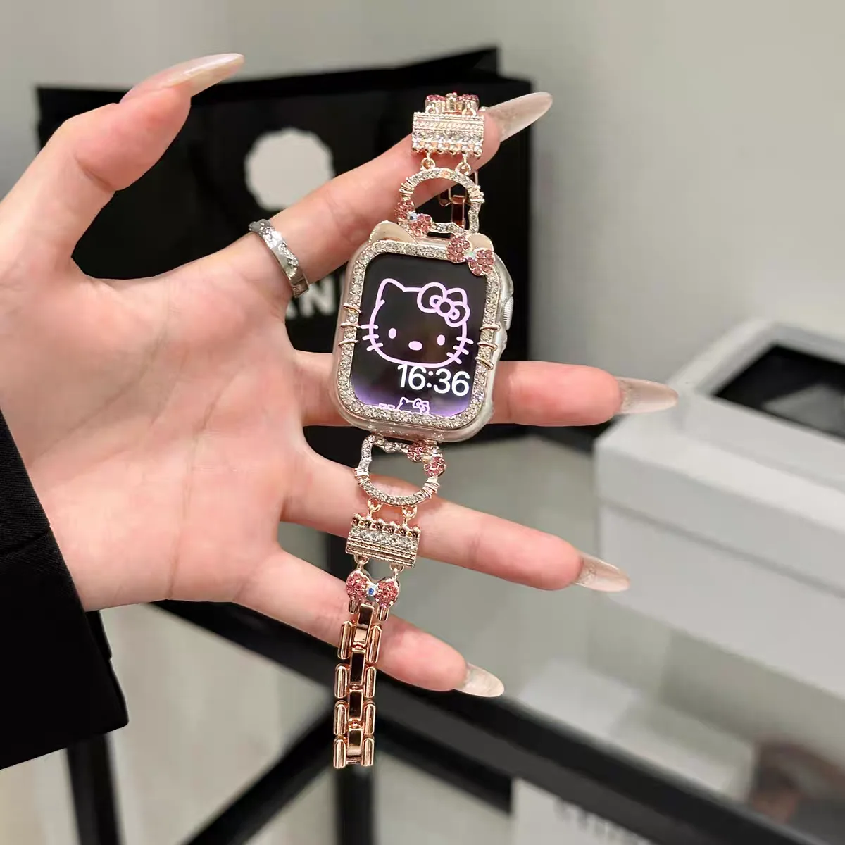 

Ремешок для часов Hello Kitty iwatch, женские часы, милый аниме Sanrio с бриллиантами, металлический ремешок, мультяшный стиль, милый подарок для женщин