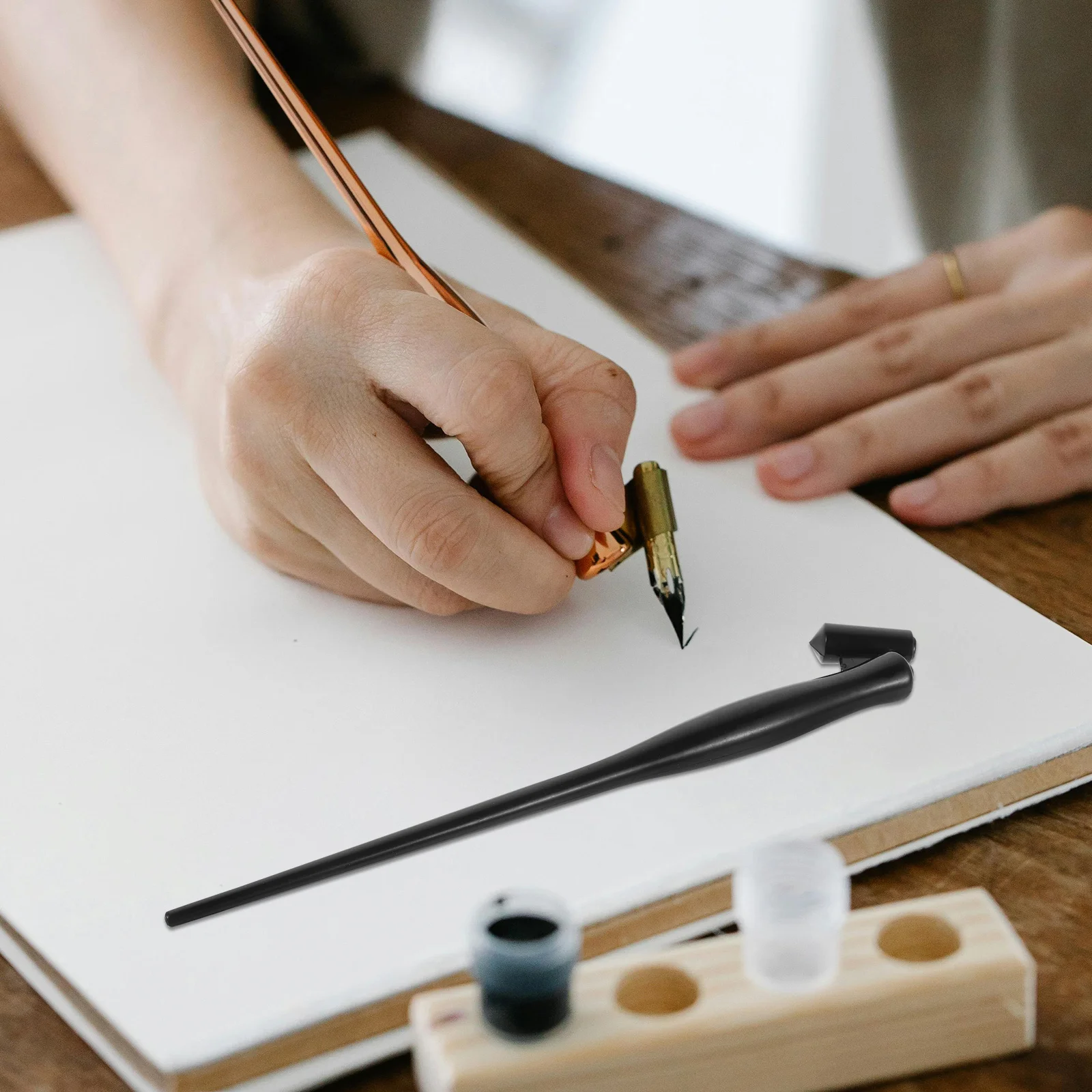 

4pcs Resin Dip Calligraphy Pen Nib Holder Lightweight For Drawing Writing Practice Smooth Ink Flow Oblique Pen Holder Art