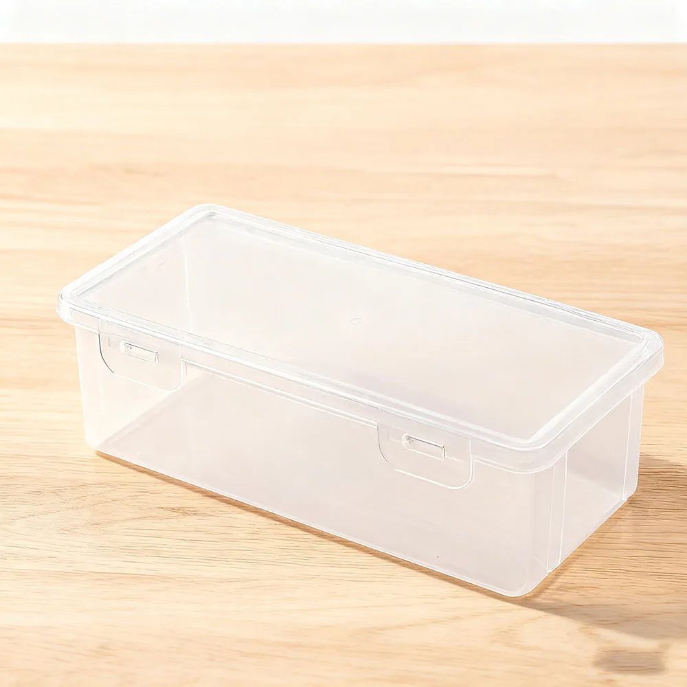 La caja de almacenamiento de plástico blanca es muy sellada, liviana y duradera y es una herramienta de almacenamiento multifuncional para el hogar.