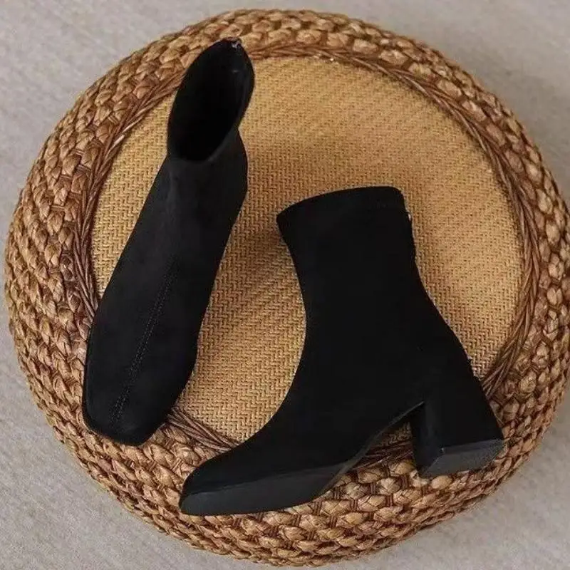 

2025 New Women's British Style Pointed Ankle Boots - Chunky Heel Booties, Versatile Fall/Winter Office Boots