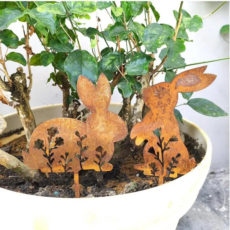 Rustic Metal Rabbit Garden Stake Rusty Bunny Silhouette Outdoor Yard Art for Farmhouse Decor, Perfect for Christmas Easter