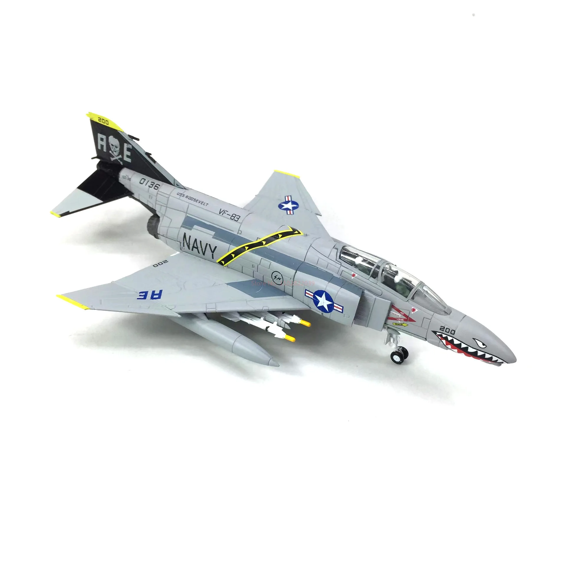 1: 100 F-4 Phantom Fighter Bomber Pirate Flag Usเครื่องบินCarrierเรือรบเครื่องบินรุ่นเครื่องประดับของขวัญของเล่น