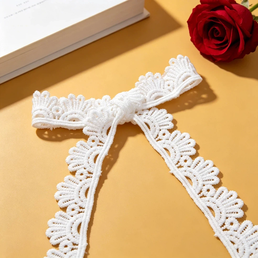 White Scalloped Water-Soluble Lace Trim, Width 0.9inch Cm, Three-Dimensional Hollow Embroidery, Full and Transparent, Neat Edges Without Frays, Garment Hem, Neckline, Sleeve Cuffs, Trim Accessories, DIY Handmade Floral Crafts, Gift Packaging, Home Textiles, Curtains, Tablecloths, Lolita Hanfu, Handmade Hair Accessories, Sewing Decoration Materials