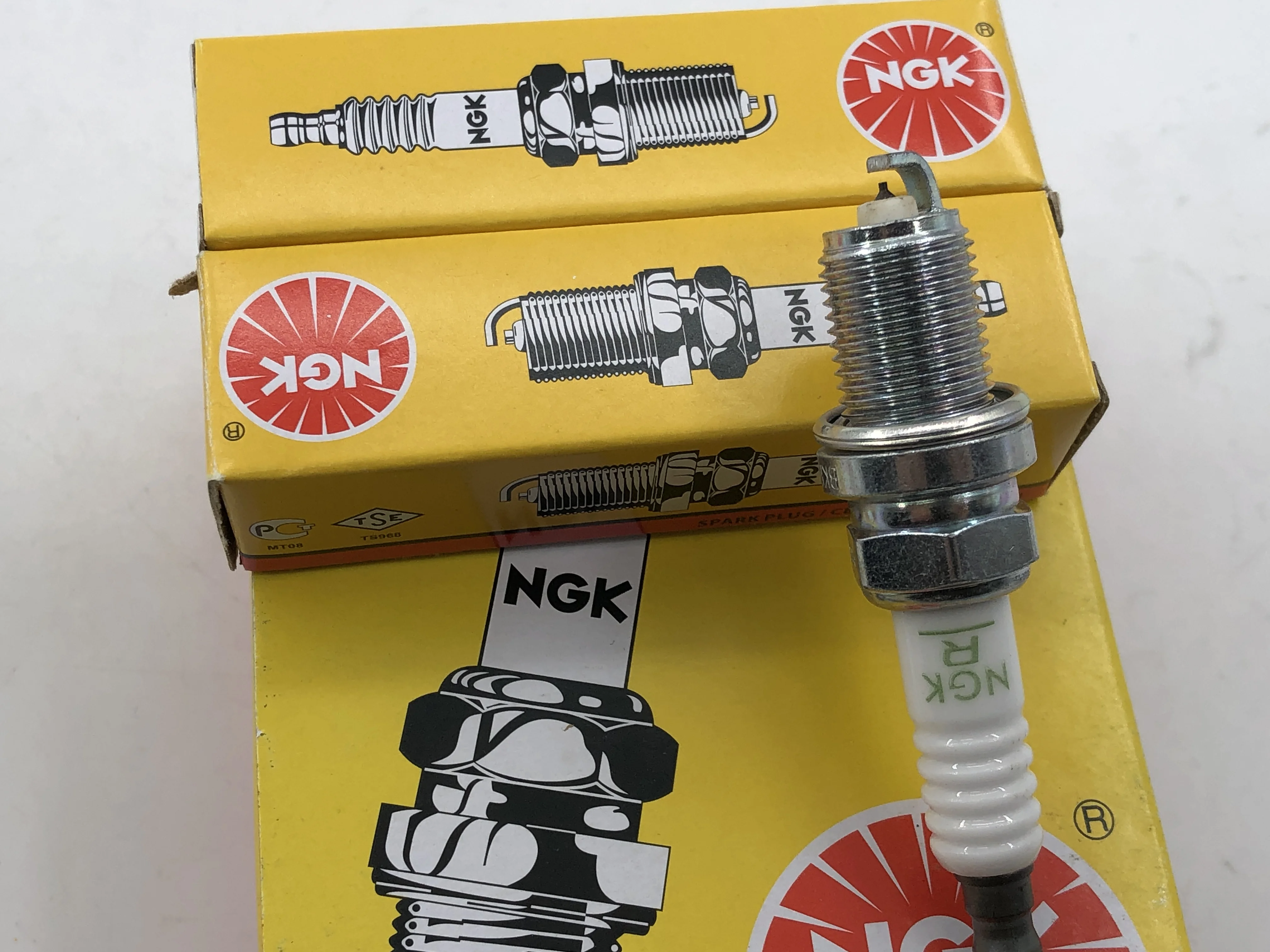 

NEW Iridium Spark Plug for DAIHATSU CHARADEIIISal00n 1987-1993 HYUND COUPE MAZDA MX-3 1991-1998 DEMIO PREMACY5 BKR6E-11