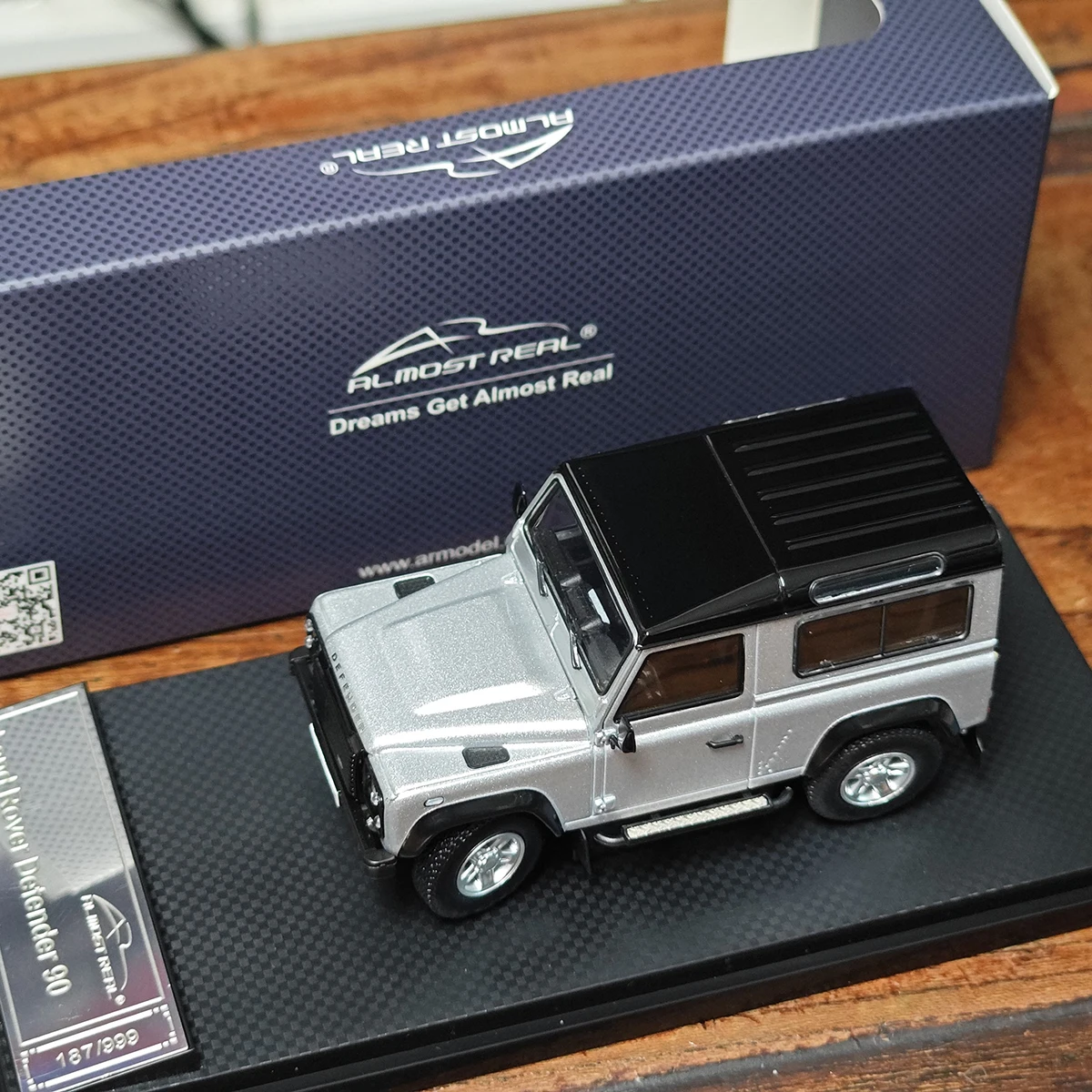 

Diecast AlmostReal 1:43 Scale Land Rover Defender 90 2014 Alloy Car Model Collectible Toy Gift Souvenir Display Ornament