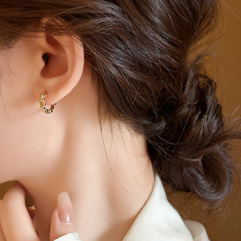 Luxuriöse, vollbesetzte Zirkon-Ketten-Huggie-Ohrringe für Damen, vergoldet, elegante Hängeohrringe, Party-Modeschmuck – Detail 10