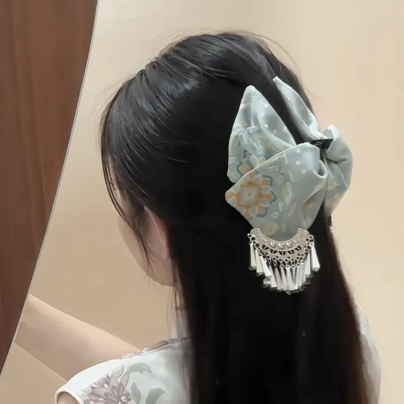For Soft Wind Shake 2026 New Ethnic Style Zhuangjin Triangle Grab Clip Retro Tassel Silver Jewelry New Chinese Hair