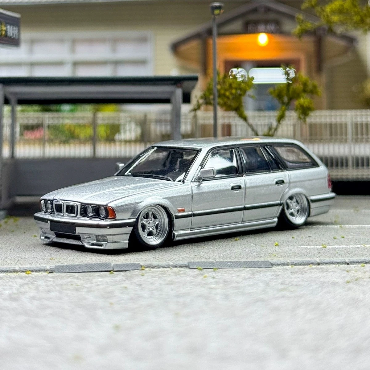 Model samochodu Mortal 1:64 E34 TUORING Diecast