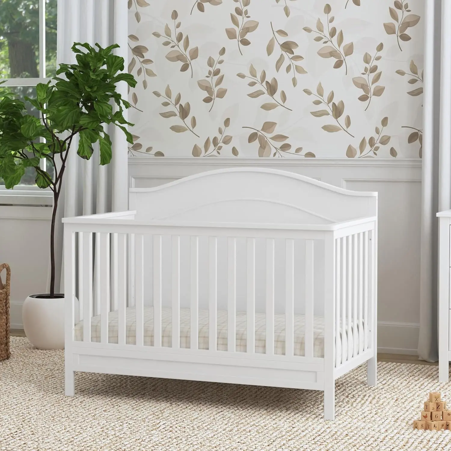 Charlie 4-in-1 Convertible Crib warna putih, Greenguard Gold bersertifikat