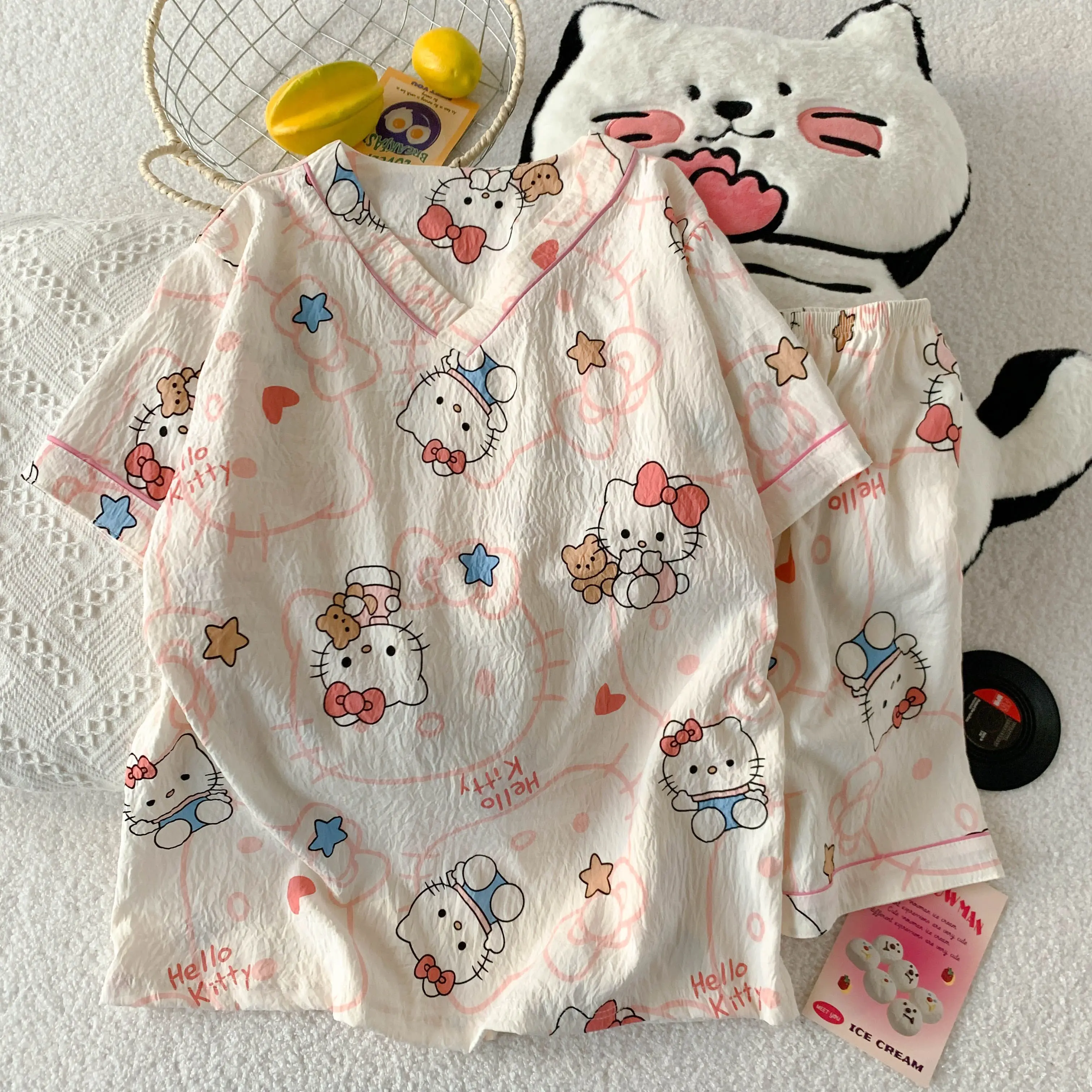 

Новый летний комплект пижамы из хлопка с рисунком Hello Kitty, женские шорты с короткими рукавами, повседневная домашняя одежда с V-образным вырезом, комплект из двух предметов