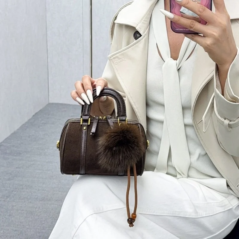 

High-End Women's Crossbody-Bag Crafted From Sheepskin Leather Featuring Elegant Chile High-End Vintage Lightweight Look​