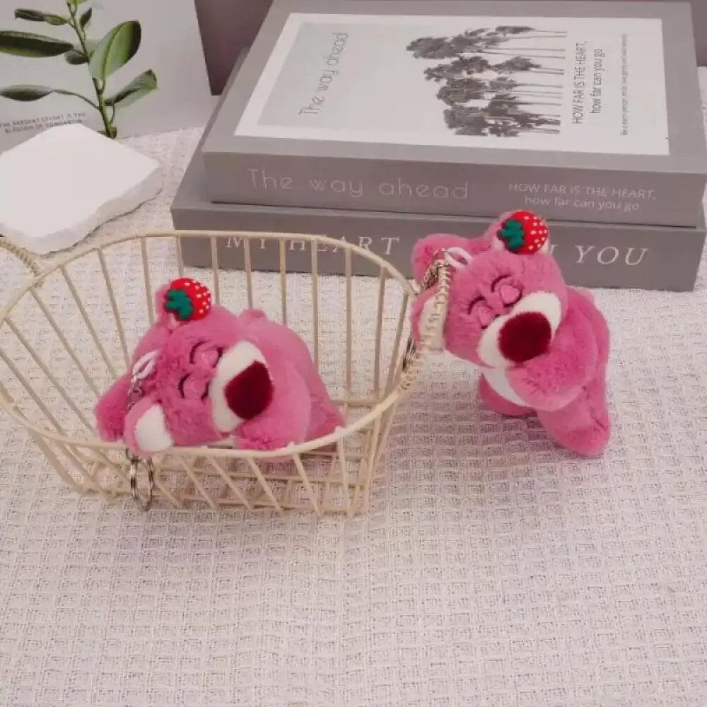 Kawaii Disney weißer Erdbeerbär Lotso Plüsch-Schlüsselanhänger Neues Mädchen Plüschtiere Rucksack Reißverschluss Anhänger Dekoration Geschenk Großhandel