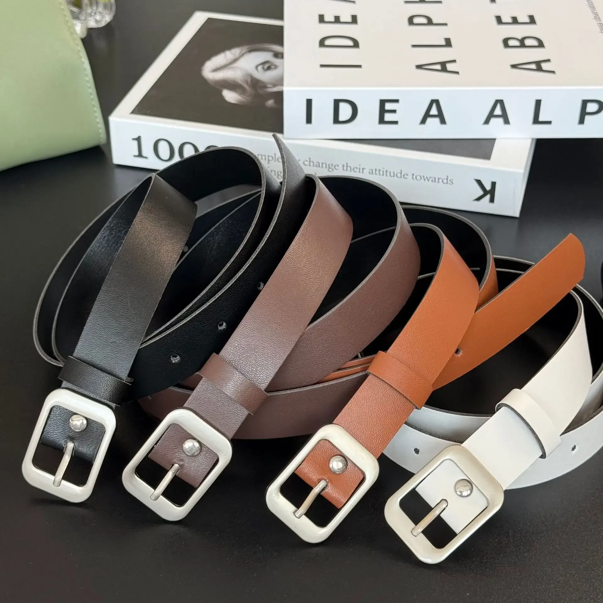 حزام خصر من جلد البولي يوريثان 102 سم للنساء - عرض 2.4 سم، إبزيم مربع فضي، مثالي لفستان وتصفيف الجينز