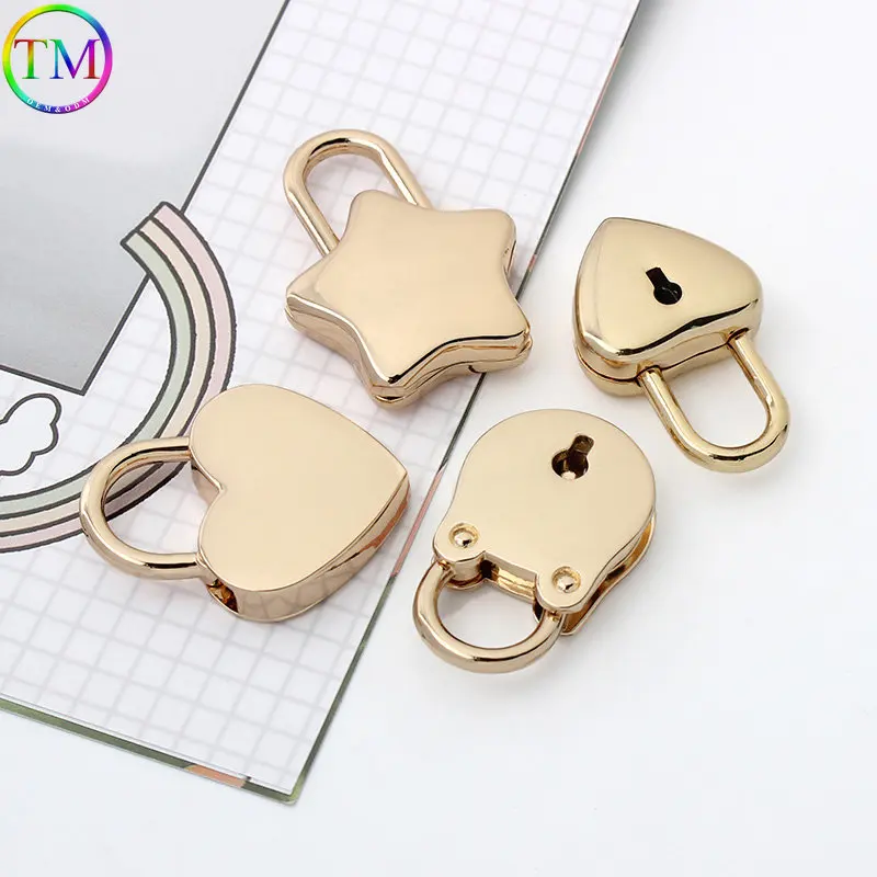 10 pezzi fibbia a forma di cuore chiusura in metallo Turn Lock Twist Locks con chiave fai da te borsa da donna borsa accessorio Hardware decorativo